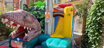 CHATEAU GONFLABLE T-REX